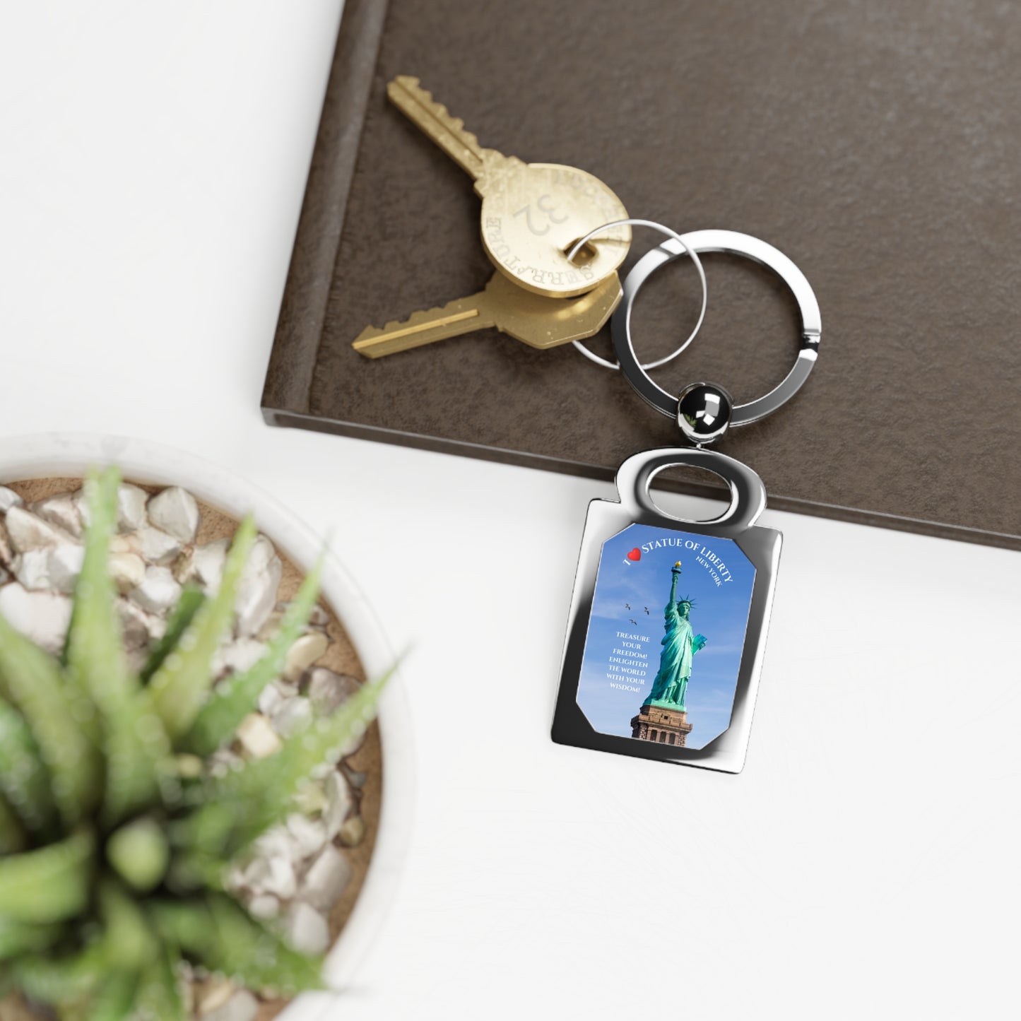 Statue of Liberty Keyring — Souvenir Keychain with New York Landmark